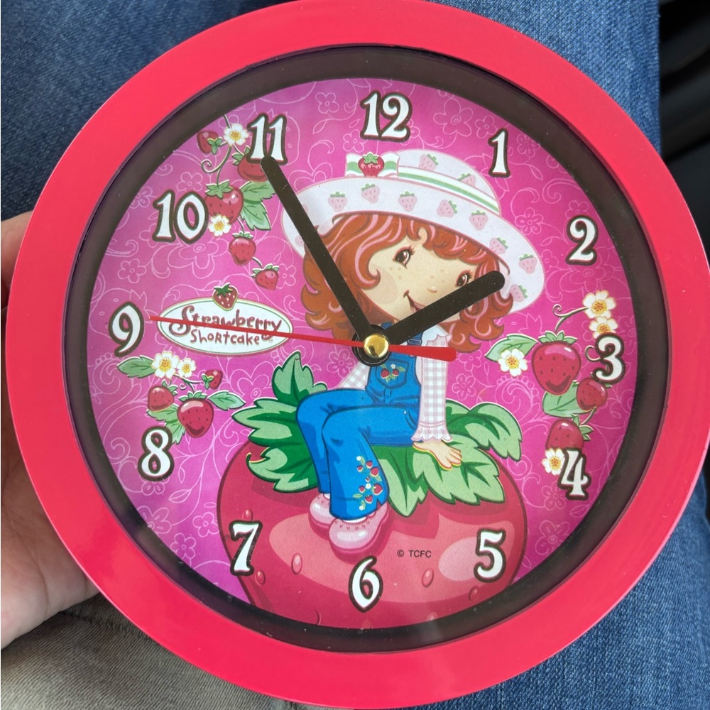 Strawberry Shortcake 2008 Wall Clock - Picture 2 of 2